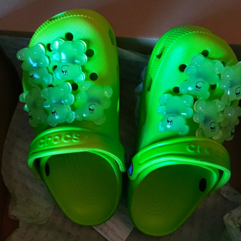 Lazy Oaf x Crocs gummy bear green slime M5/W7